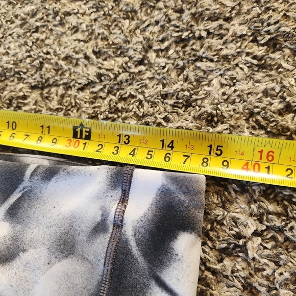 Lululemon Speed Up Crop Black Grey White Size 10 - Picture 14 of 16